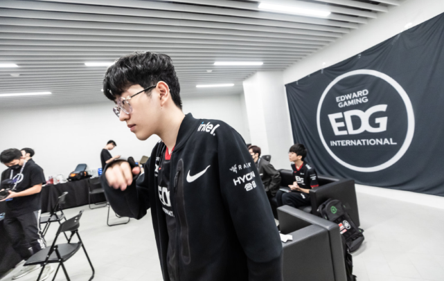 的表现再次 的表现再次