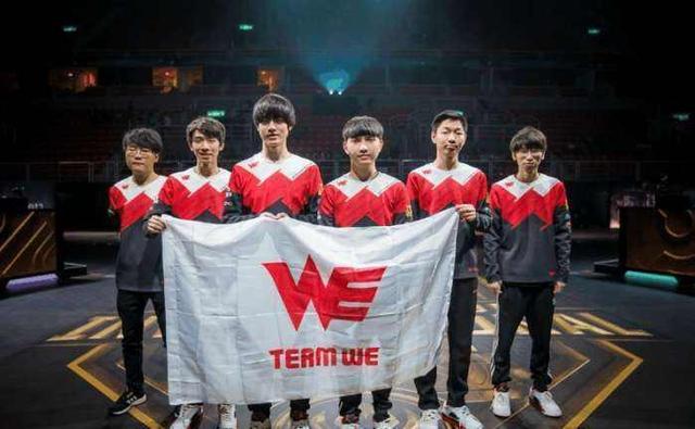 在接受采访 在接受采访