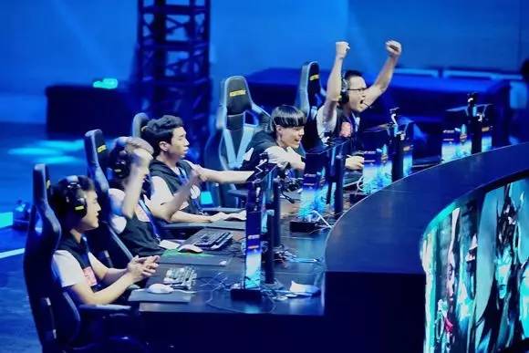 更是一次与 更是一次与